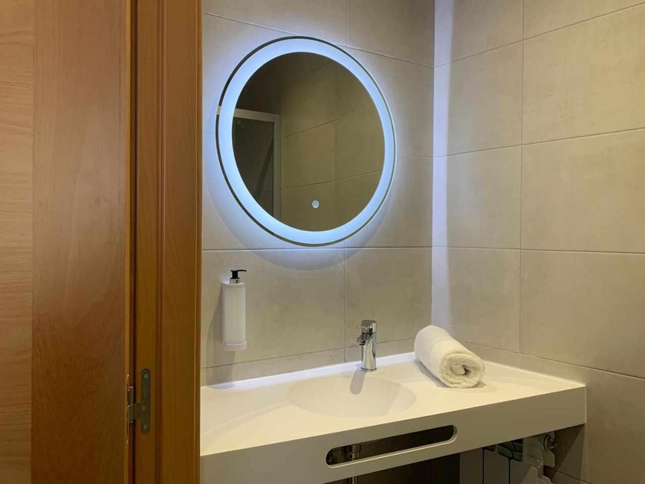 Ramon Y Cajal Suites De Luxe León Exteriör bild