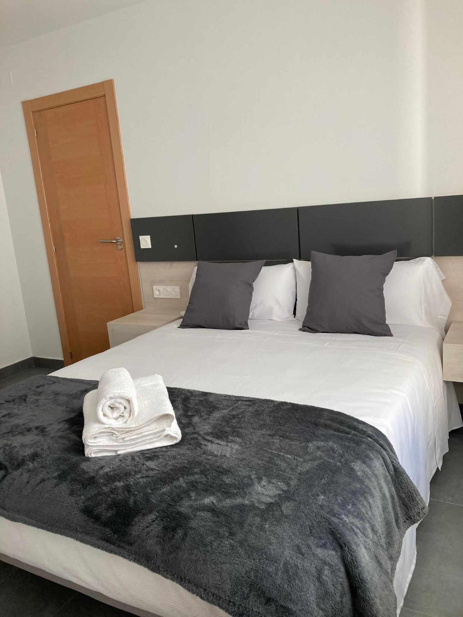 Ramon Y Cajal Suites De Luxe León Exteriör bild